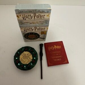 Harry Potter Hogwarts Light Up Wreath & Wand Ornament Set W/ BOOK 2019